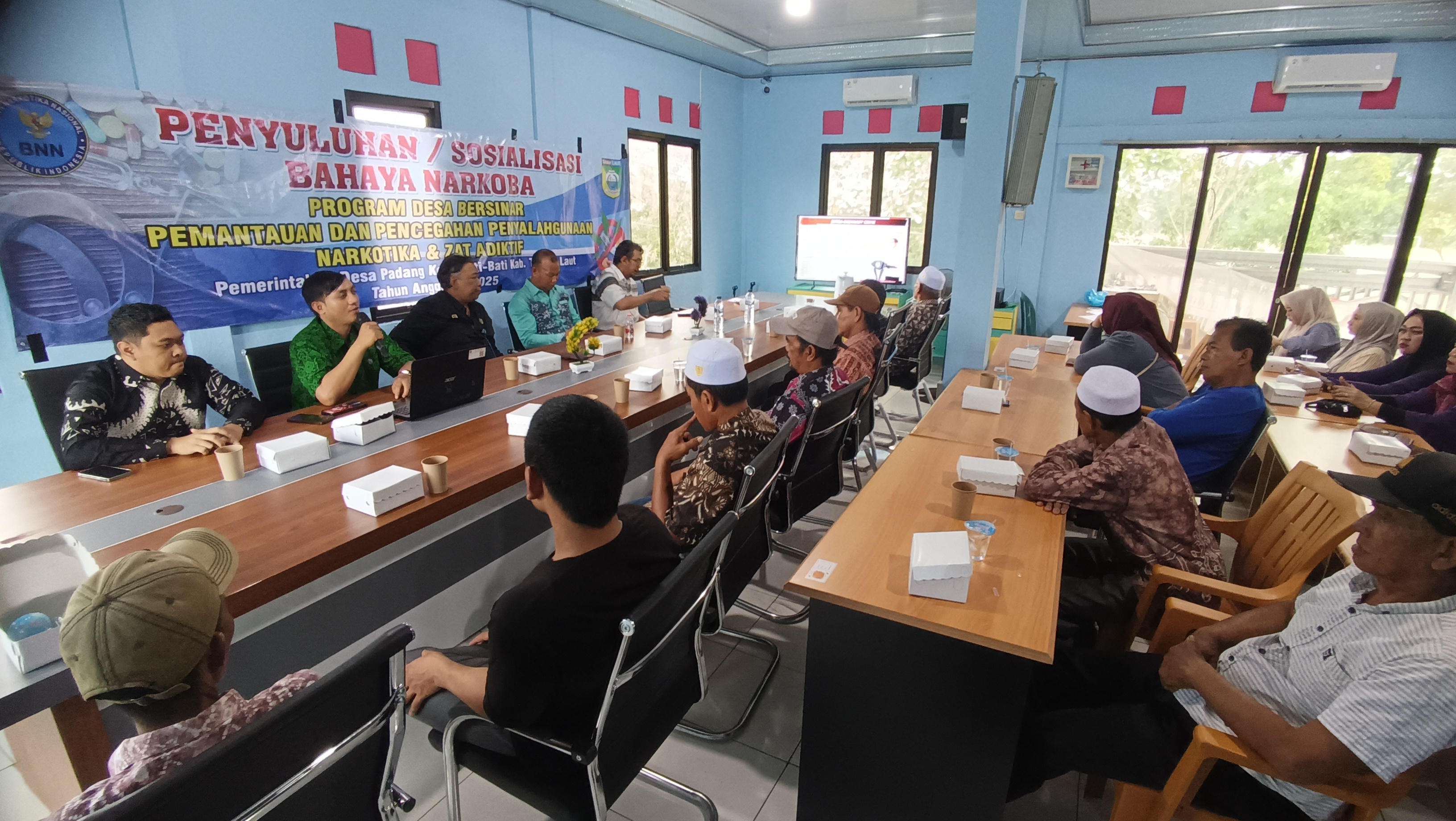 Benteng Desa Tangguh: BNN Tanah Laut Perkuat Aparat Desa Padang Melawan Narkoba